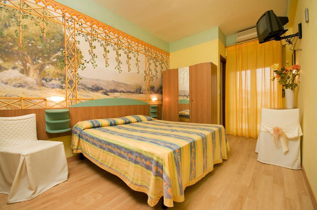 Hotel Mocambo Piscina E Spiaggia San Benedetto del Tronto Room photo