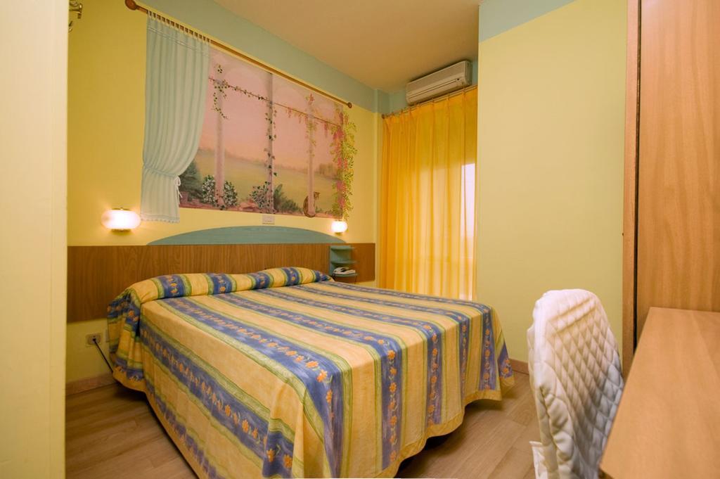 Hotel Mocambo Piscina E Spiaggia San Benedetto del Tronto Room photo