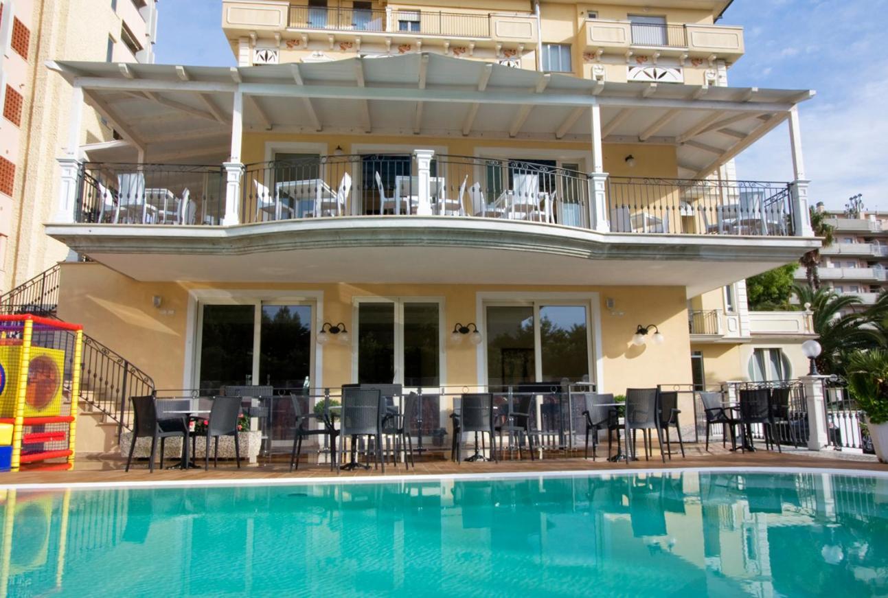Hotel Mocambo Piscina E Spiaggia San Benedetto del Tronto Exterior photo