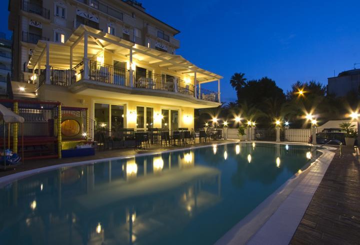 Hotel Mocambo Piscina E Spiaggia San Benedetto del Tronto Exterior photo