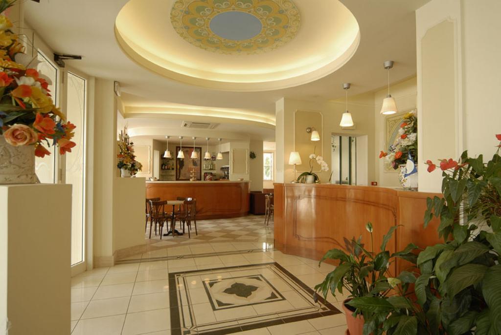 Hotel Mocambo Piscina E Spiaggia San Benedetto del Tronto Exterior photo
